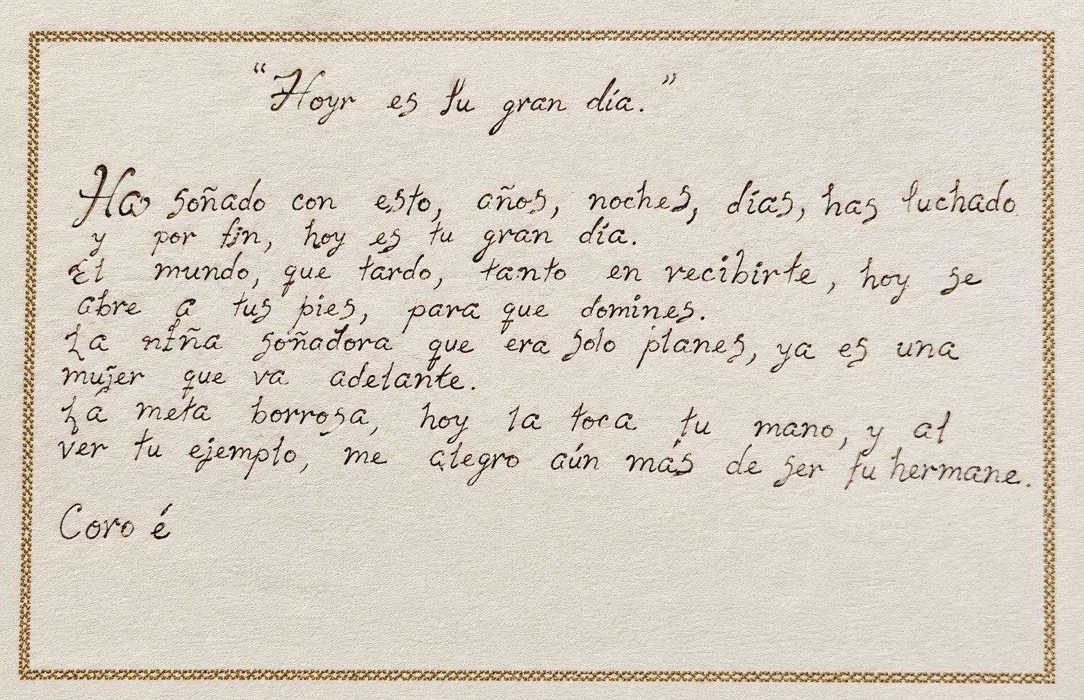 Letra manuscrita en papel pergamino: Hoy es tu gran día, canción que Charlie escribió para su hermana