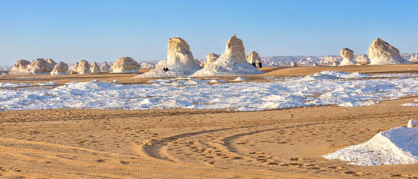 Formaciones de piedra caliza blanca en el Desierto Blanco de Egipto
